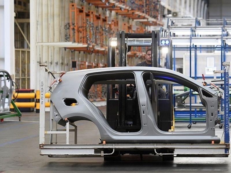 Volkswagen Wolfsburg fabrikasındaki üretimi yavaşlattı!