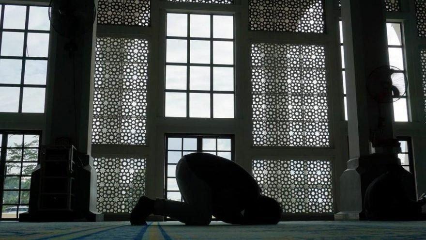 Öğle namazı saat kaçta? Cuma namazı yine evlerde… 22 Mayıs öğlen ...