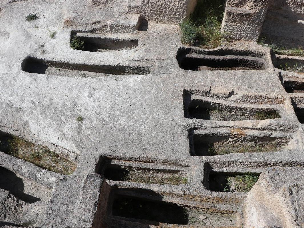 Kapadokya'da 2 bin yıllık mezar büyük ilgi çekiyor