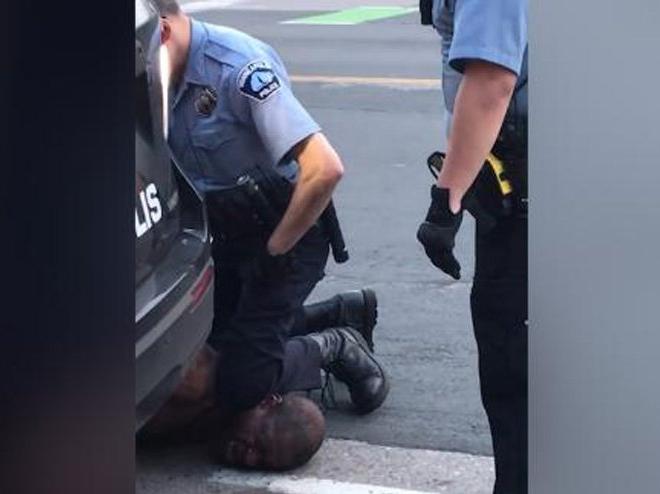ABD'yi ayağa kaldıran ırkçı cinayet: Polis boğazına basarak öldürdü