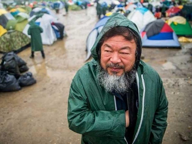Çinli sanatçı Ai Weiwei, yardım kuruluşları için 10 bin maske tasarladı