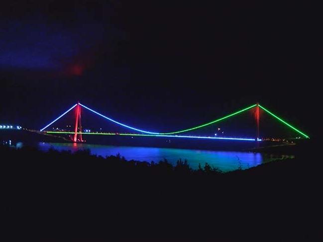 İstanbul, Azerbaycan renkleriyle aydınlatıldı