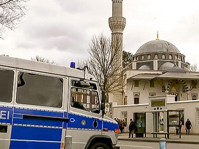 Almanya'da 2 bin 800 camiye saldırı tehdidi!