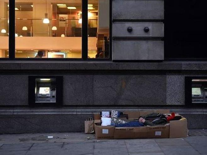 İngiltere'de hükümetten evsizler için 6 bin ev sözü!