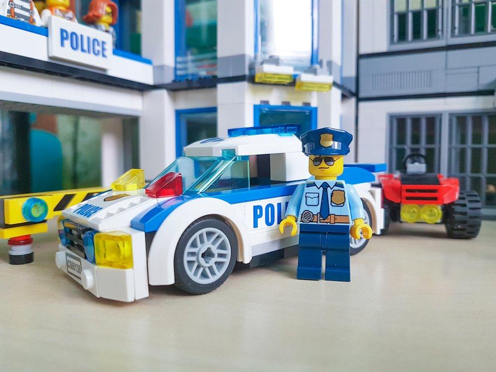 Lego polis oyuncakları promosyonlarını ve reklamlarını kaldırdı