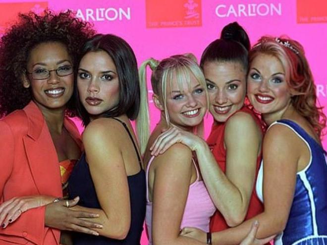 Victoria Beckham Spice Girls ile konsere çıkmadan 1 milyon pound kazandı
