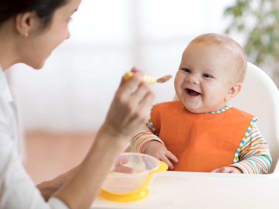 Bebeklerde ek gıdaya geçiş ne zaman olmalıdır?
