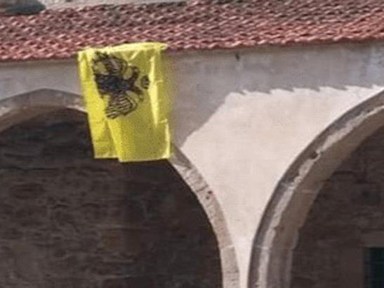 Rum Kesimi'nden provokasyon: Camiye Bizans bayrağı astılar