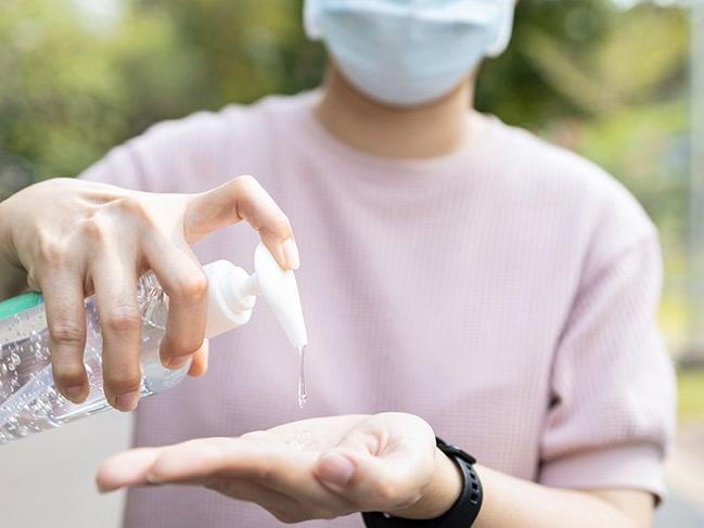 Doç. Dr. Erdoğan: Elleri yıkadıktan sonra dezenfektan kullanımı elin tahrişi arttırır