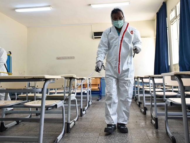 Üniversite sınavı öncesinde okulların dezenfekte işlemleri sürüyor