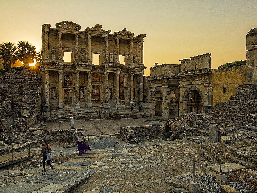 Efes'te arkeolojik kazıların yüzde 30'u tamamlandı
