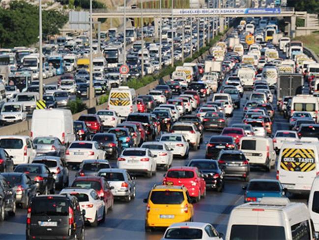 İstanbul’un trafik sorununa çözüm önerisi: Kademeli mesai saati uygulaması getirilsin