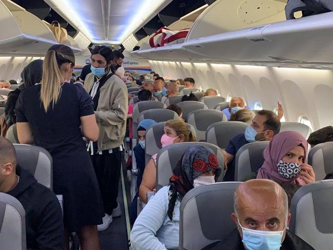 Adana uçağında corona virüsü paniği! Bir anda bağırınca ortalık karıştı