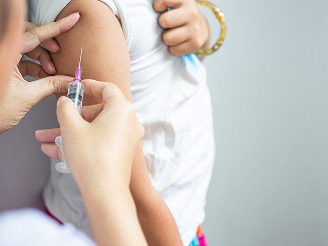 TTB'den yeni aşılama kararına tepki: Aile hekimleri 10 milyon nüfusun okul aşısını nasıl yapacak?