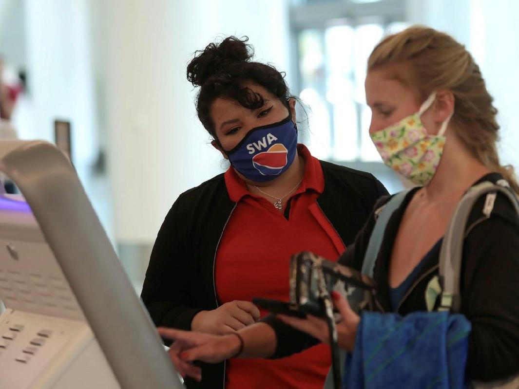ABD'de uçakta maske takmayan, bir daha uçamayacak