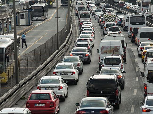İstanbul yeni haftaya yoğun trafik ile başladı
