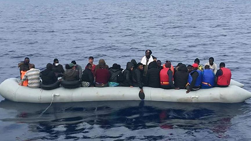 Yunanistan'ın ölüme terk ettiği 62 kaçak göçmen kurtarıldı!