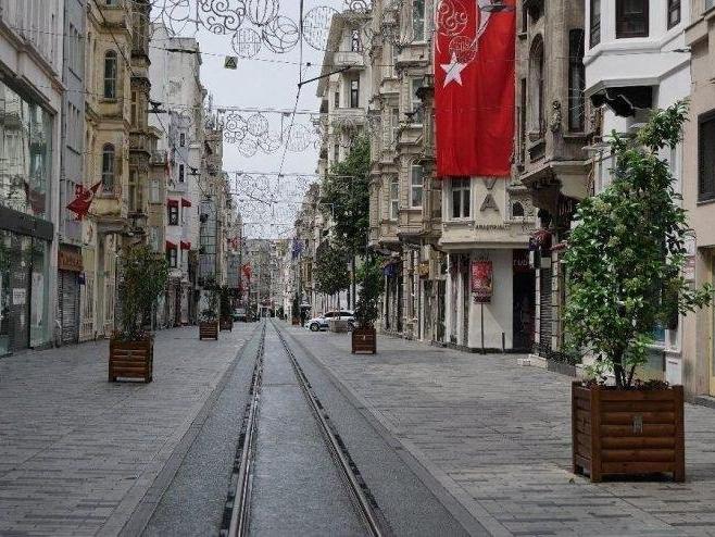 Hafta sonu sokağa çıkma yasağı var mı, saat kaçta? Sokağa çıkma yasağı saatleri...