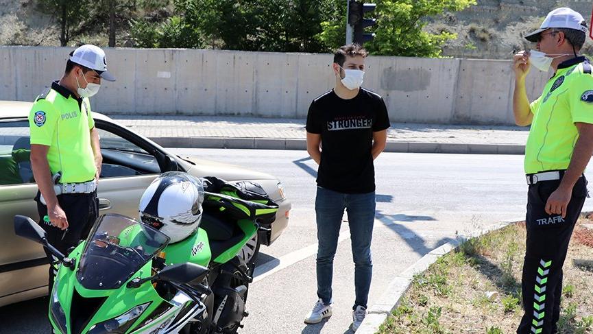 'Dur' ihtarına uymayan motosikletli: Polis bana el sallıyor sandım