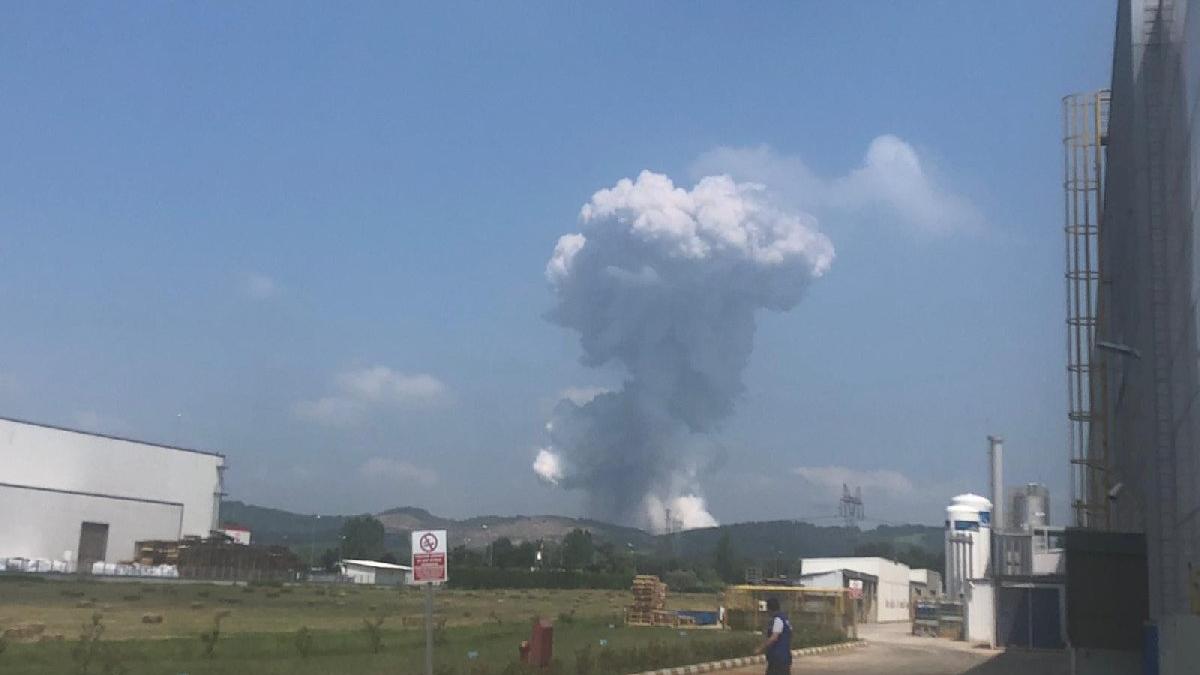 Son dakika... Sakarya'da havai fişek fabrikasında büyük patlama