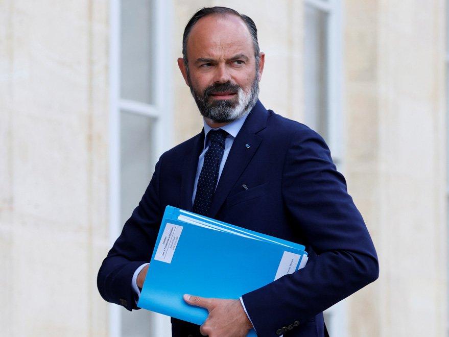 Fransa'da şok: Başbakan istifa etti