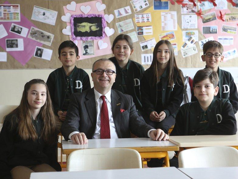 Atatürk ilkeleriyle öğrenciler yetişir