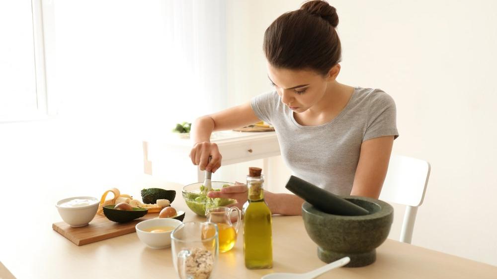 Cildi pürüzsüzleştiren ev yapımı maske tarifleri…