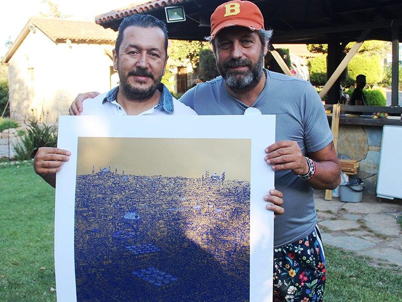 Şarkıcı Bora Gencer ünlü ressamın tablosunu almak için ter döktü