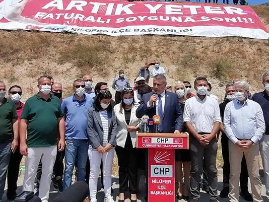 Yüksek su faturalarına isyan edip, AKP'li belediyeyi protesto ettiler