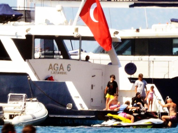 Trabzonspor’un eski başkanı Hacıosmanoğlu Ağaoğlu'nun yatında tatilde