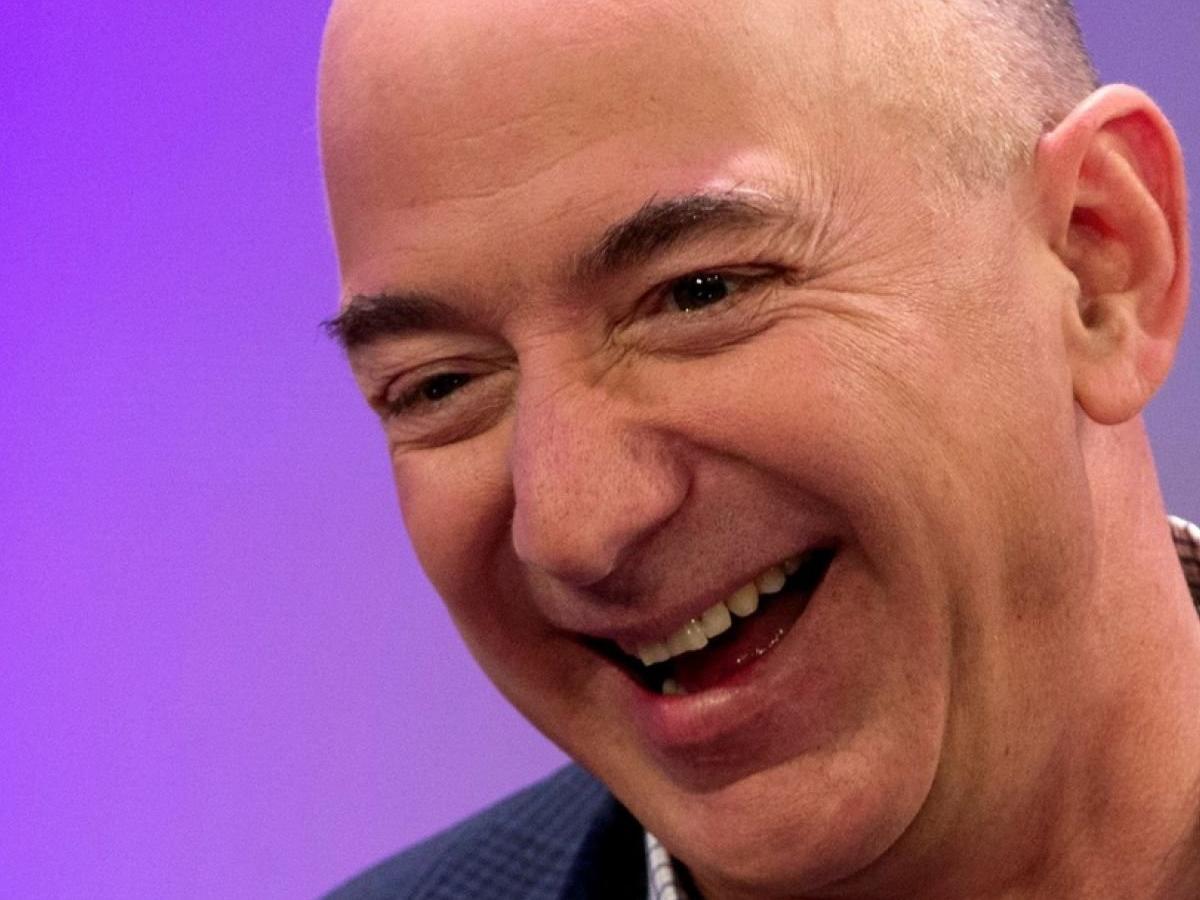 Jeff Bezos 24 saatte en fazla para kazanan insan olarak tarihe geçti