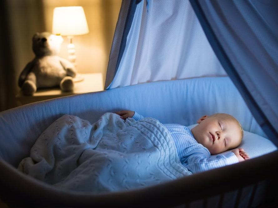 Yenidoğan bebekler günde kaç saat uyumalı? Bebeklerde uyku düzeni tablosu…