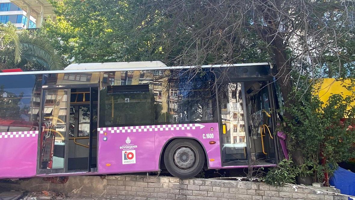 Kadıköy'de otobüs kazası: Yaralılar var