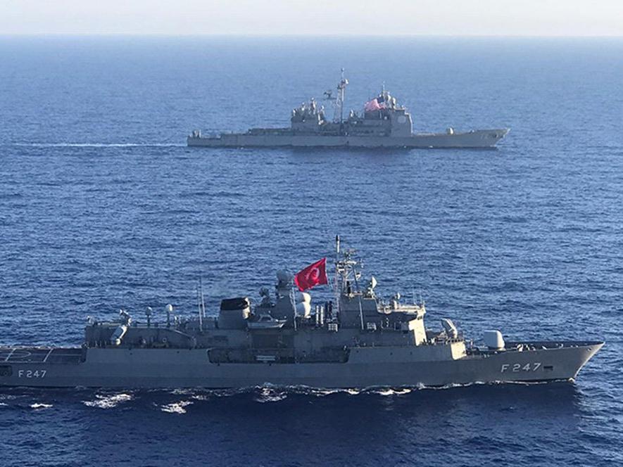 MSB duyurdu: ABD uçak gemisi muharebe grubu ile Akdeniz'de eğitim icra edildi