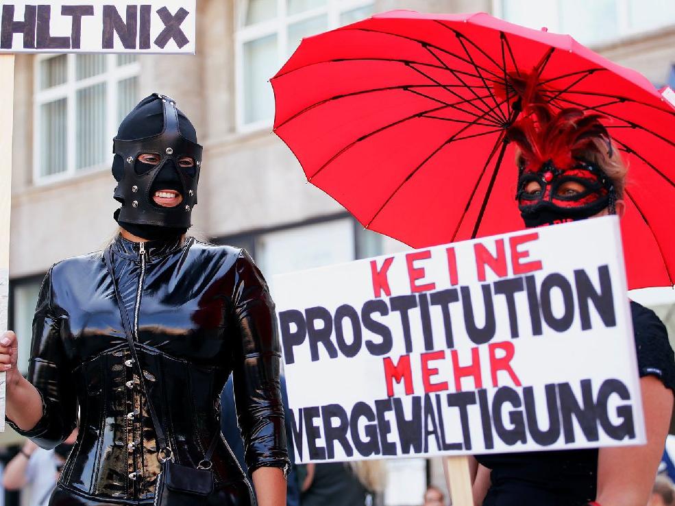 Almanya'da seks işçileri sokağa döküldü: Artık para kazanmak istiyoruz
