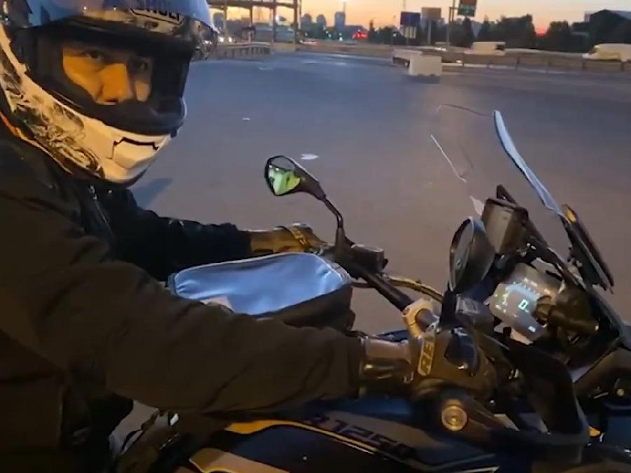 İstanbul Valisi Yerlikaya motosikleti ile denetimlere katıldı!
