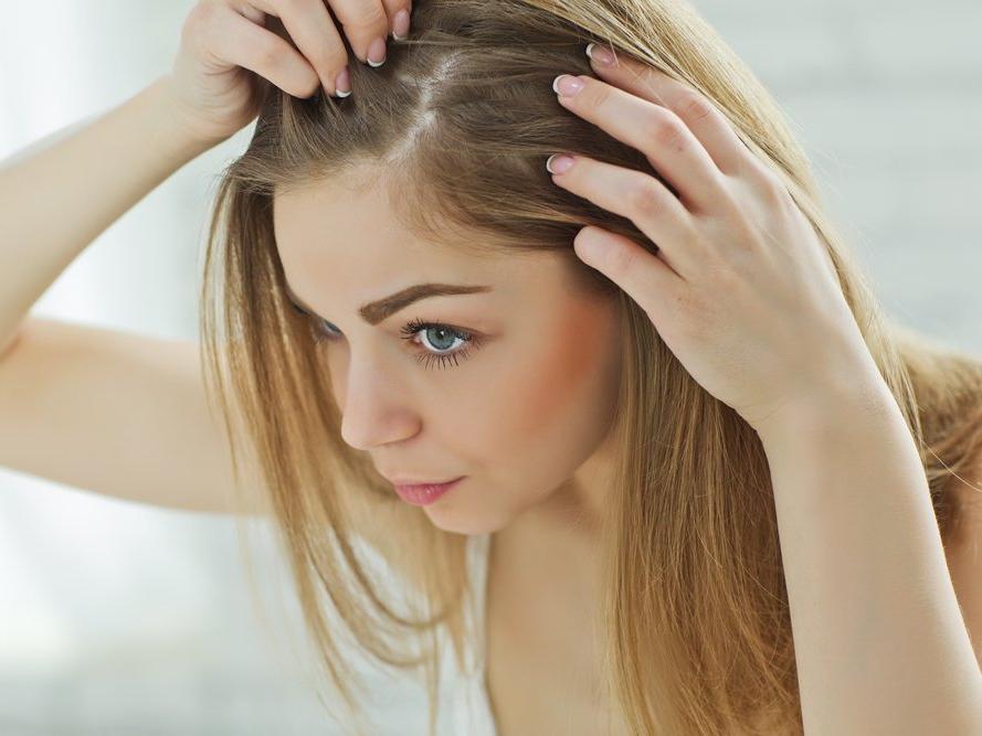 Hangi vitamin eksikliği saç dökülmesi yapar?