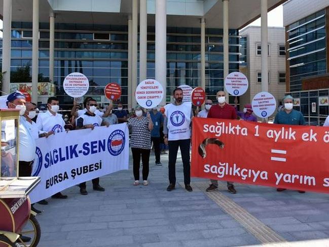 Bursa'da sağlık çalışanları ek ödemeleri protesto etti: Yarım simit bile etmiyor