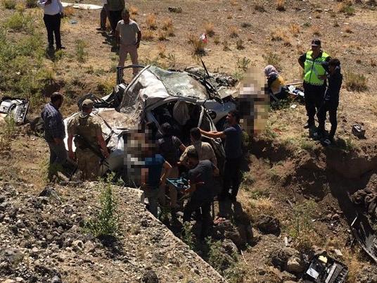 Ağrı'da feci kaza: 3 kişi hayatını kaybetti