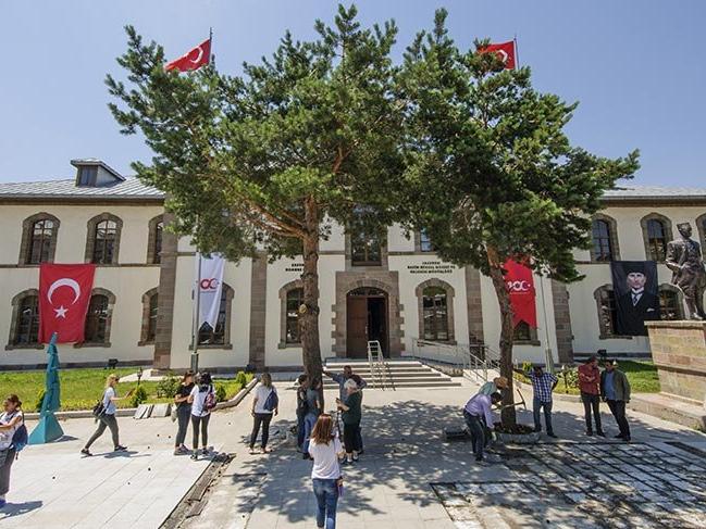 Cumhuriyet'in sembol binalarından Erzurum Kongre ve Milli Mücadele Müzesi