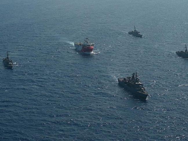 Oruç Reis Navtex bölgesine girdi! Yunanistan Deniz Kuvvetleri'nde kırmızı alarm iddiası