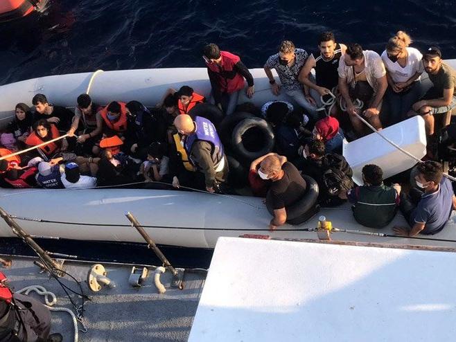Sahil güvenlik Marmaris açıklarında 40 göçmeni kurtardı