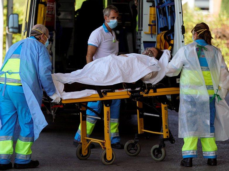 İspanya'da kabus tekrar başladı: Nefes alamayarak hastaneye gidiyorlar