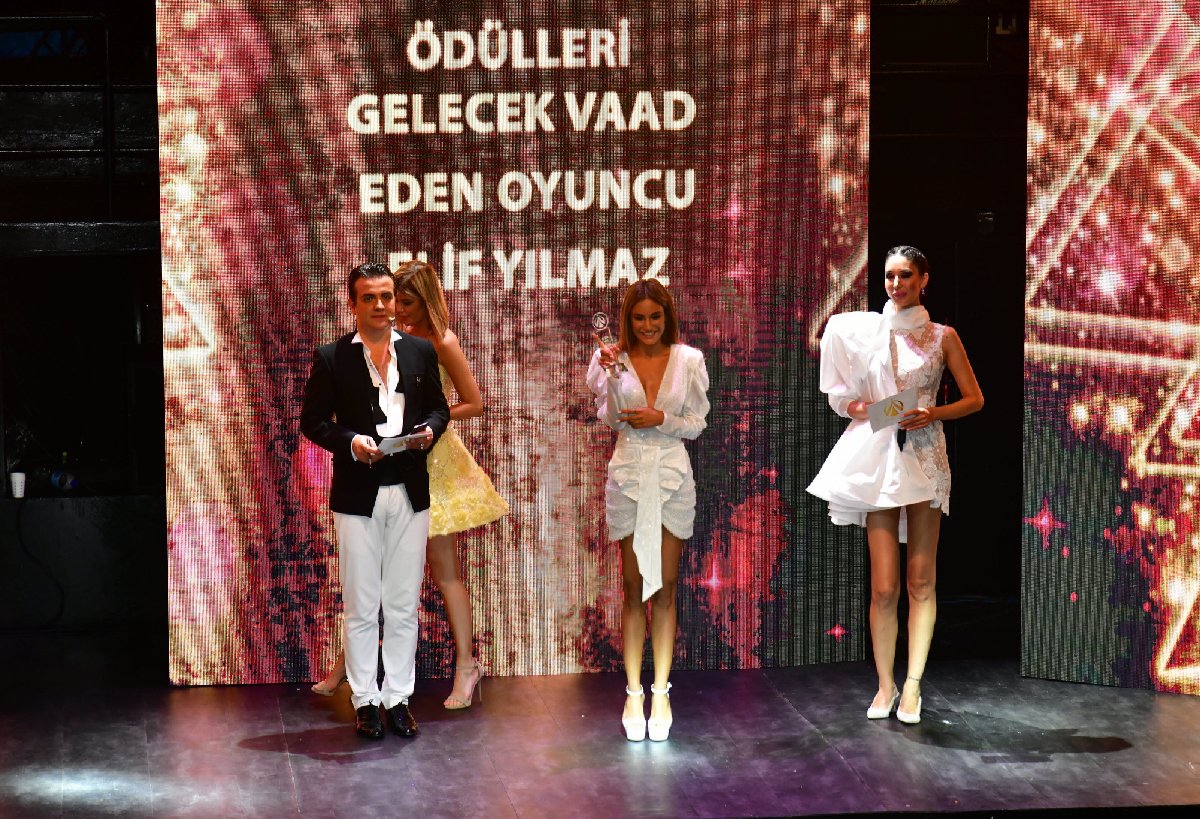 Elif Y lmaz Y l n Gelecek Vadeden Oyuncusu Se ildi S zc Elif Y lmaz Y l n Gelecek Vadeden Oyuncusu Se ildi S zc