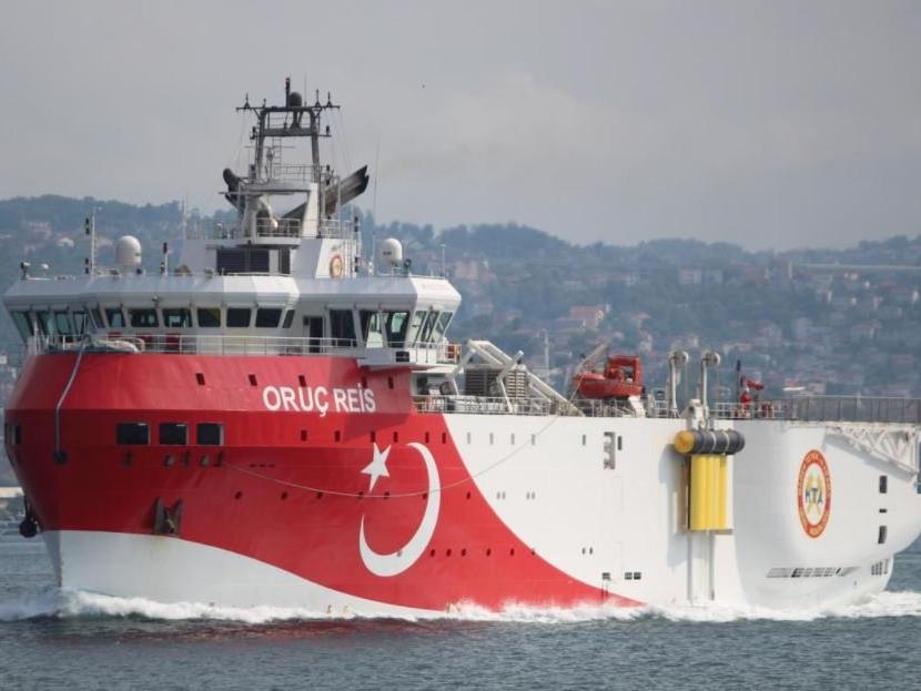Akdeniz'de gerilim: Türk ve Yunan gemileri arsında "mini" olay