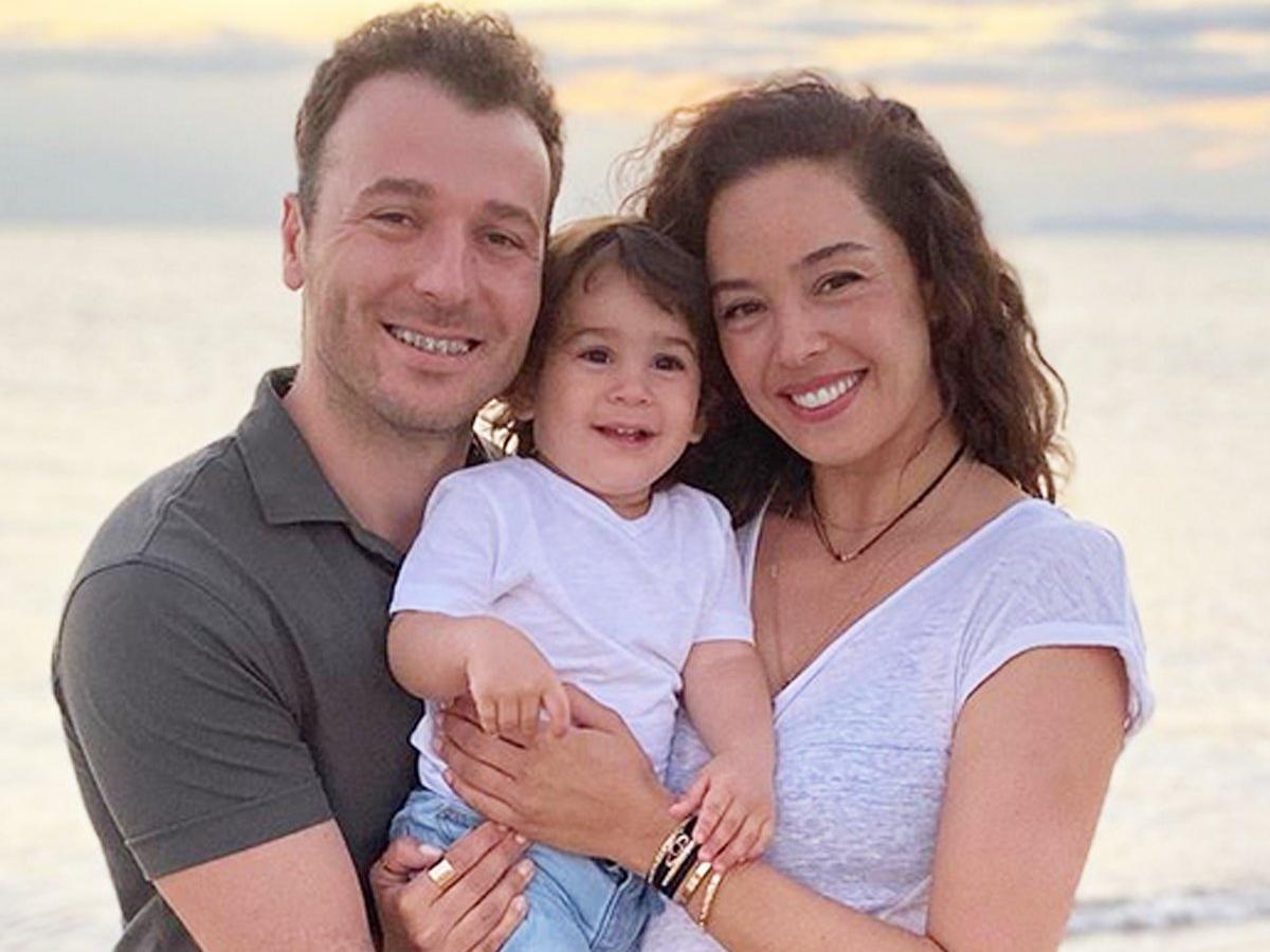 Azra Akın takipçilerine sordu...