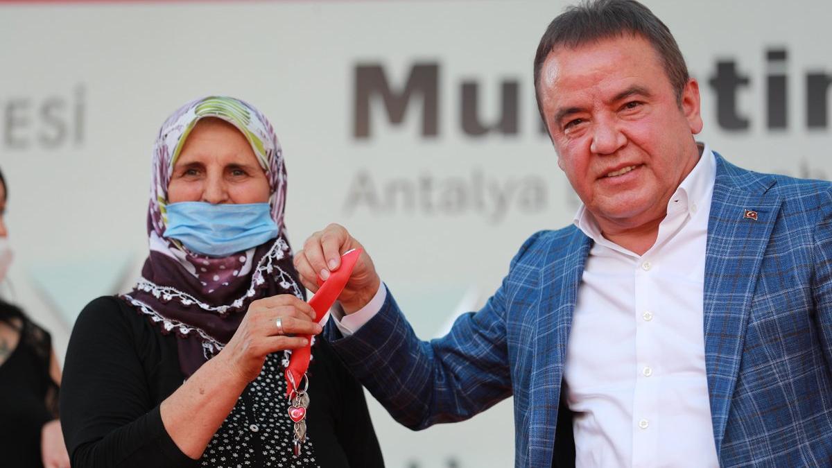 Antalya Büyükşehir Belediye Başkanı Muhittin Böcek'in testi pozitif çıktı