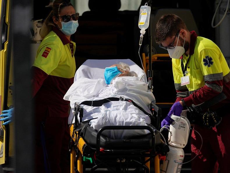 Corona virüsü salgınında son durum: Hastaneler doldu, okullar tekrar kapandı