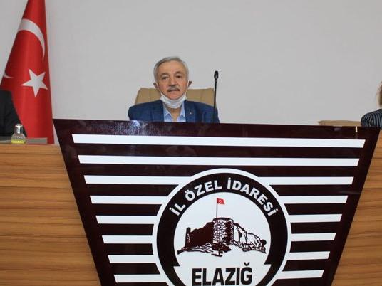 AKP'li vekilin başkanlık koltuğuna oturması tepki çekti