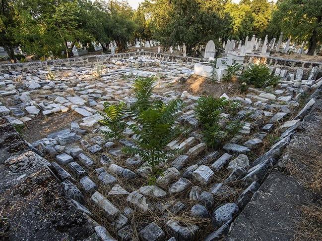 Tarihe tanıklık eden İlbadı Mezarlığı